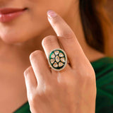 Kundan Elegance Emerald Shine Ring