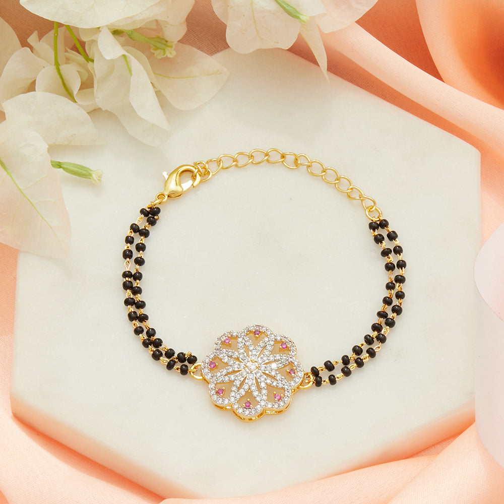 Amazon.com: VOYLLA Sparkling Elegance Traditional Kundan Kada Bracelet, One  Size, Brass, No Gemstone: Clothing, Shoes & Jewelry