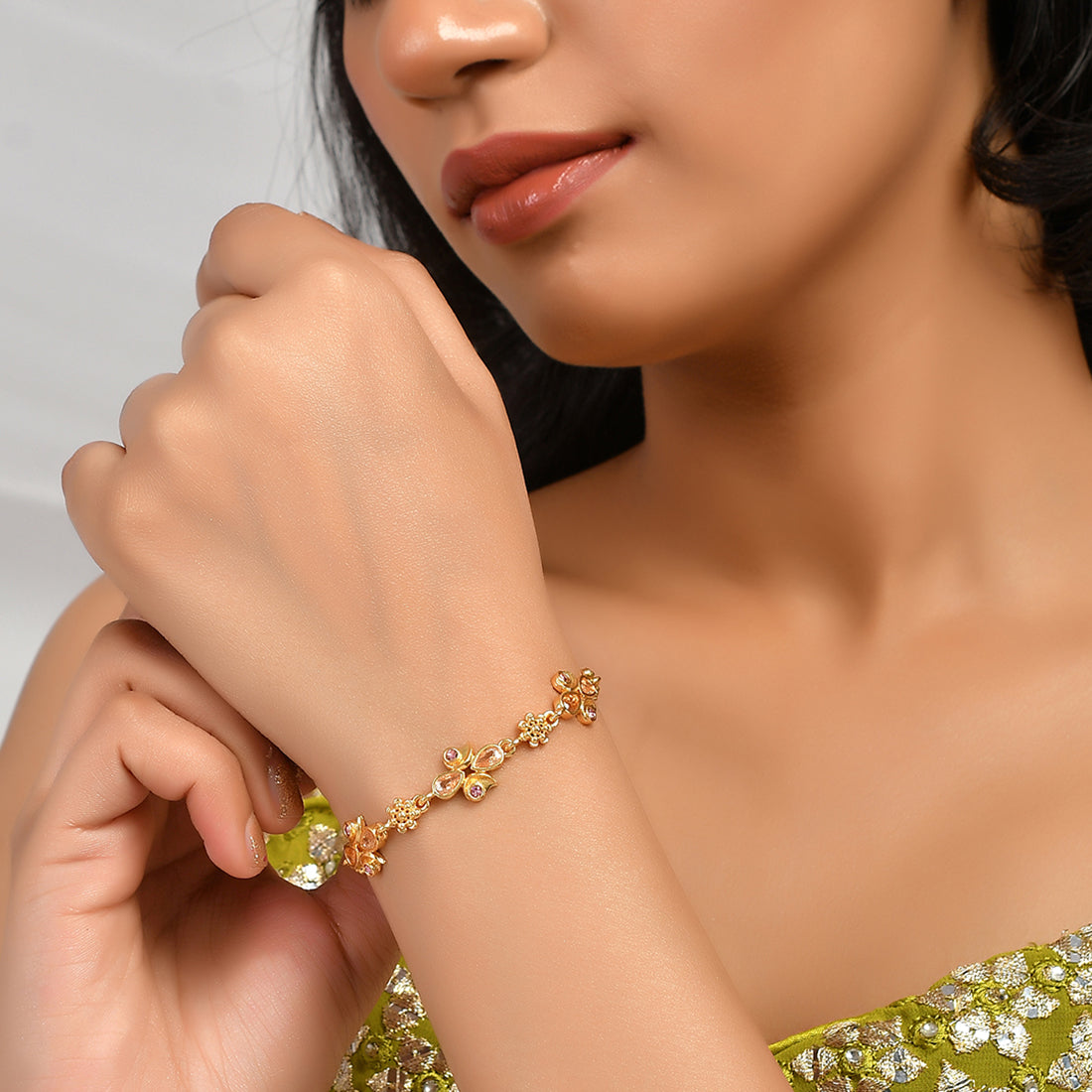 Rose Gold Plated Contemporary Design Bracelet – VOYLLA
